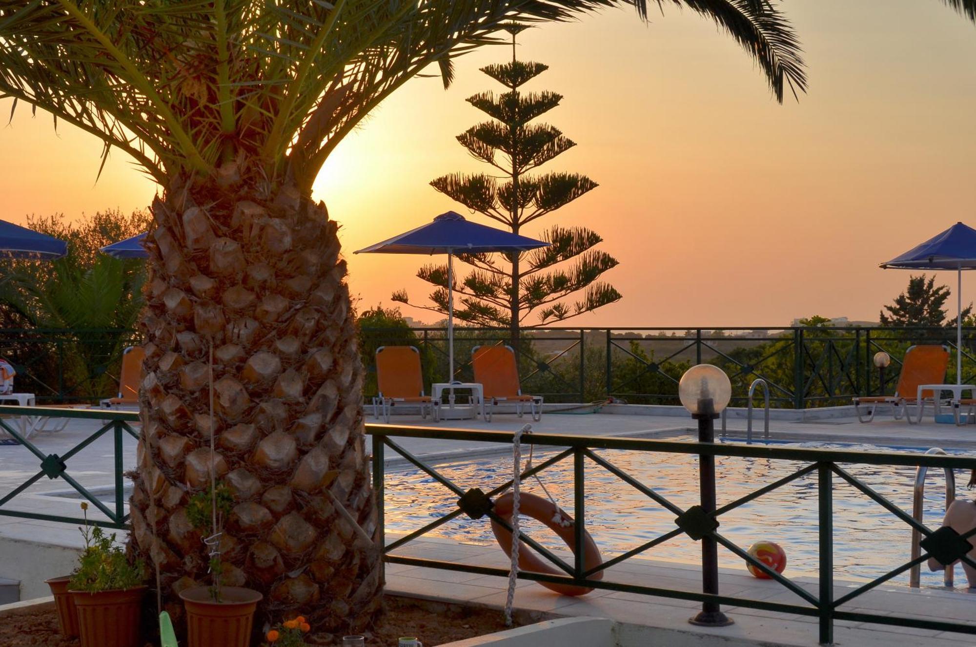 Aloni Suites Chorafakia Exterior foto
